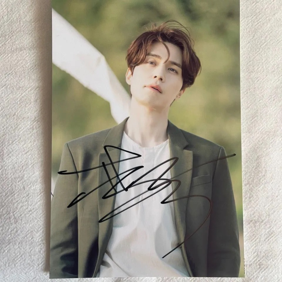 Korean Idol Lee Dong Wook Maga - Korean Lifestyle Magazine 리뷰 및 가격